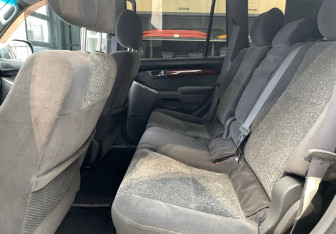 Подержанный автомобиль Toyota Land Cruiser Prado 2007 года (13 фото)