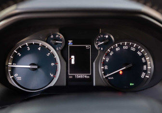 Подержанный автомобиль Toyota Land Cruiser Prado 2019 года (12 фото)