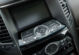 Подержанный автомобиль Infiniti FX 2010 года (14 фото)