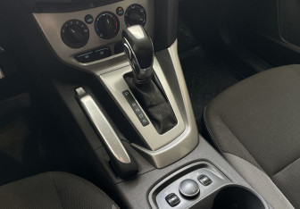 Подержанный автомобиль Ford Focus Hatchback 2013 года (12 фото)