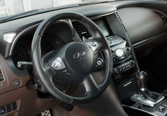 Подержанный автомобиль Infiniti FX 2010 года (11 фото)