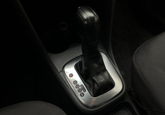 Подержанный автомобиль Volkswagen Polo Sedan 2012 года (7 фото)