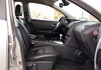Подержанный автомобиль Nissan Qashqai 2007 года (20 фото)