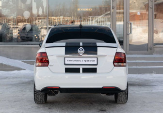 Подержанный автомобиль Volkswagen Polo Sedan 2018 года (6 фото)