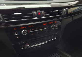 Подержанный автомобиль BMW X5 2017 года (12 фото)