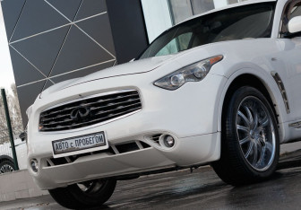Подержанный автомобиль Infiniti FX 2008 года (10 фото)