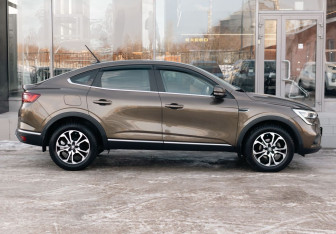 Подержанный автомобиль Renault Arkana 2019 года (4 фото)