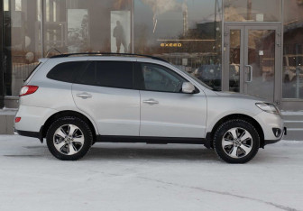 Подержанный автомобиль Hyundai Santa Fe 2011 года (4 фото)
