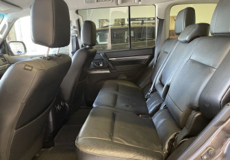 Подержанный автомобиль Mitsubishi Pajero 2012 года (9 фото)