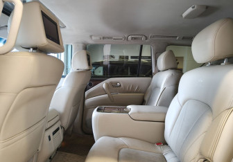 Подержанный автомобиль Infiniti QX56 2012 года (13 фото)