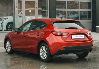 Подержанный автомобиль Mazda 3 Hatchback 2014 года (7 фото)