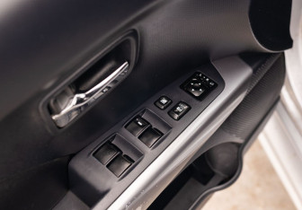 Подержанный автомобиль Mitsubishi Outlander 2008 года (16 фото)