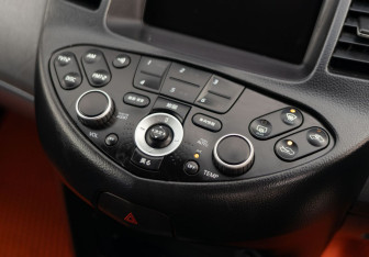 Подержанный автомобиль Nissan Primera Sedan 2001 года (14 фото)