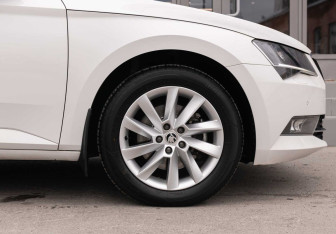 Подержанный автомобиль Skoda Superb Liftback 2018 года (9 фото)