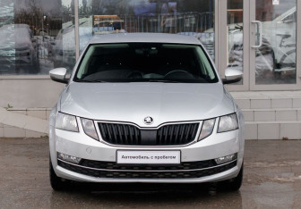 Подержанный автомобиль Skoda Octavia Liftback 2019 года (2 фото)
