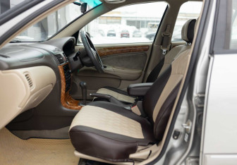 Подержанный автомобиль Nissan Bluebird Sylphy 2002 года (17 фото)