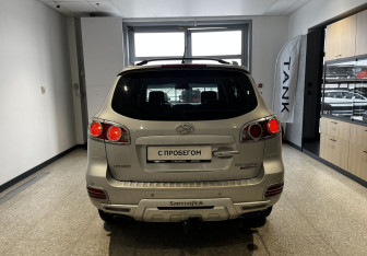Подержанный автомобиль Hyundai Santa Fe 2009 года (5 фото)