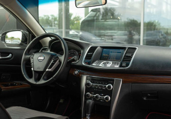 Подержанный автомобиль Nissan Teana 2010 года (10 фото)