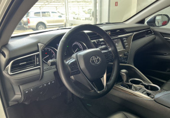 Подержанный автомобиль Toyota Camry Sedan 2018 года (7 фото)
