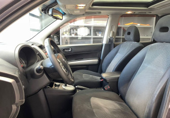 Подержанный автомобиль Nissan X-Trail 2012 года (10 фото)