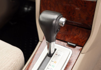 Подержанный автомобиль Toyota Premio 2002 года (14 фото)