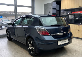 Подержанный автомобиль Opel Astra Hatchback 2011 года (6 фото)