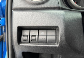 Подержанный автомобиль Mazda 3 Sedan 2005 года (13 фото)