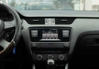 Подержанный автомобиль Skoda Octavia Liftback 2015 года (13 фото)