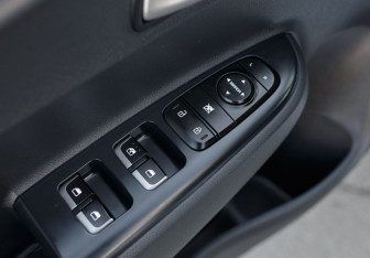 Подержанный автомобиль Kia Rio Hatchback 2018 года (17 фото)