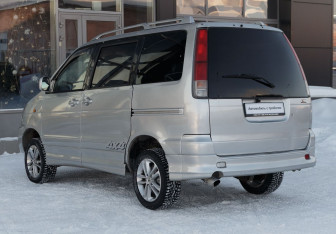 Подержанный автомобиль Daihatsu Delta Wagon Compactvan 2001 года (7 фото)