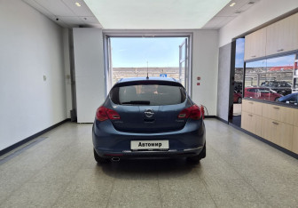 Подержанный автомобиль Opel Astra Hatchback 2012 года (5 фото)