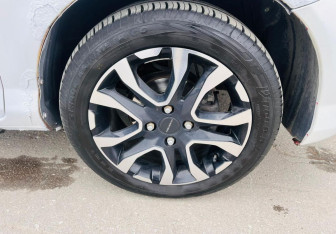 Подержанный автомобиль Honda Fit 2006 года (9 фото)