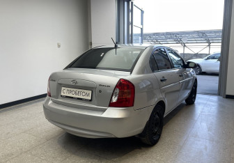 Подержанный автомобиль Hyundai Verna Sedan 2008 года (4 фото)