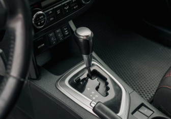 Подержанный автомобиль Toyota Auris Hatchback 2013 года (15 фото)