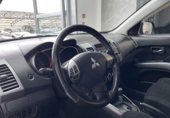 Подержанный автомобиль Mitsubishi Outlander 2008 года (8 фото)