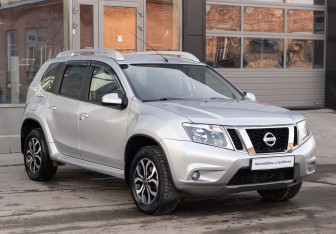Подержанный автомобиль Nissan Terrano 2016 года (3 фото)
