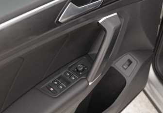 Подержанный автомобиль Volkswagen Tiguan 2018 года (16 фото)