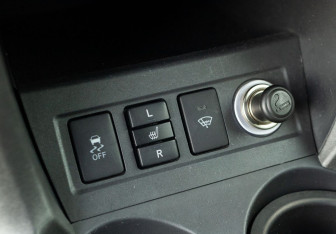 Подержанный автомобиль Toyota RAV4 2011 года (17 фото)