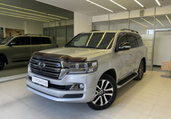 Подержанный автомобиль Toyota Land Cruiser Suv 2018 года (1 фото)