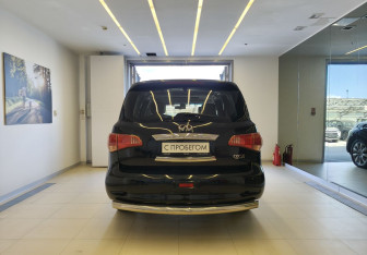 Подержанный автомобиль Infiniti QX56 2012 года (5 фото)