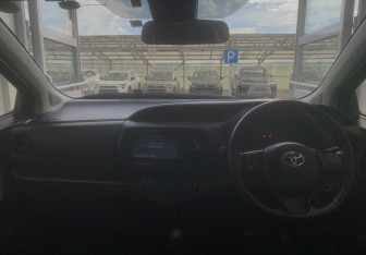 Подержанный автомобиль Toyota Vitz 2018 года (8 фото)