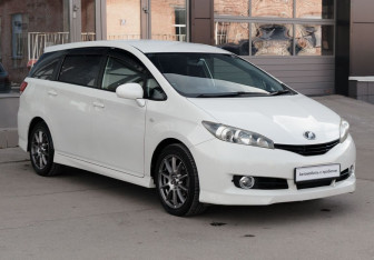 Подержанный автомобиль Toyota Wish Minivan 2011 года (3 фото)