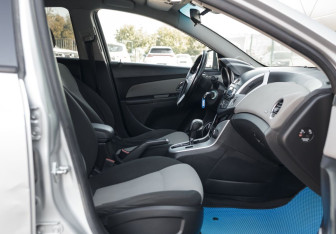 Подержанный автомобиль Chevrolet Cruze Hatchback 2014 года (19 фото)