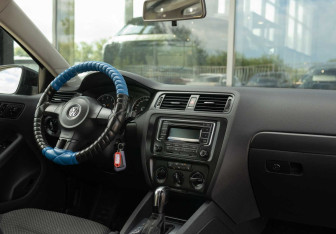 Подержанный автомобиль Volkswagen Jetta Sedan 2014 года (10 фото)