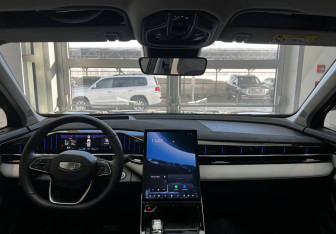 Подержанный автомобиль Geely Atlas 2024 года (11 фото)