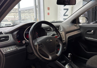Подержанный автомобиль Kia Rio Hatchback 2015 года (7 фото)