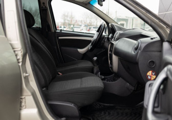 Подержанный автомобиль Renault Duster 2014 года (17 фото)