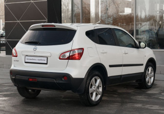 Подержанный автомобиль Nissan Qashqai 2013 года (5 фото)