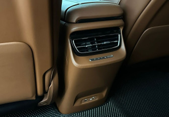 Подержанный автомобиль Voyah Free 2023 года (25 фото)