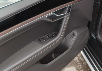 Подержанный автомобиль Volkswagen Touareg 2021 года (20 фото)